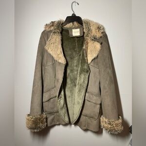 Sonoma women’s jacket size large! Like new!! Beautiful & thick! Fur & suede!